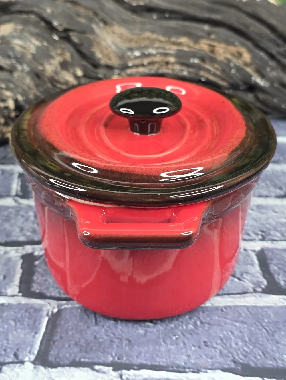 Red & Black Ombre Stoneware Oval Casserole Dish with Lid – Rustic Bakeware